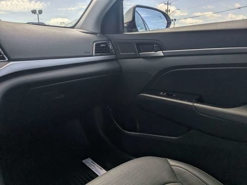 Used 2017 Hyundai Elantra Limited FWD image 14