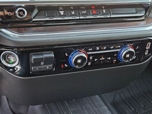 Used 2024 GMC Sierra 3500 SLT image 28