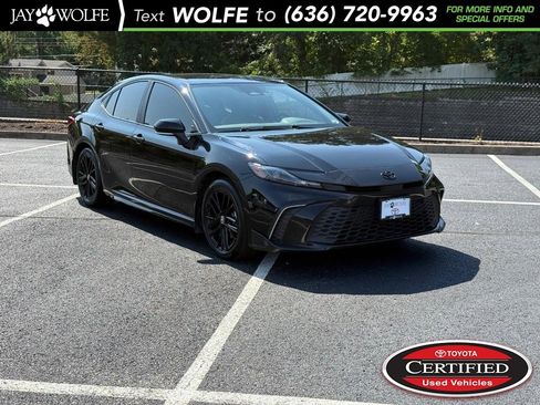 Certified 2025 Toyota Camry SE image 1