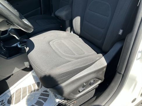 Used 2018 Jeep Renegade Latitude w/ Cold Weather Group AWD/4WD image 21