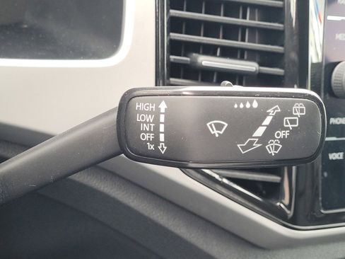 Used 2022 Volkswagen Atlas Cross Sport SE image 26