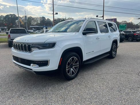 Used 2024 Jeep Wagoneer L Series II image 14