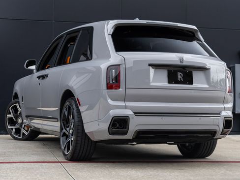New 2026 Rolls-Royce Cullinan Black Badge image 9
