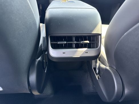 Used 2024 Tesla Model Y Long Range image 37