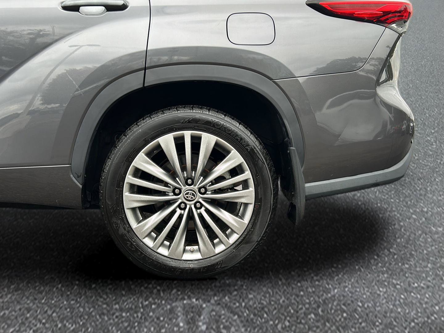 Used 2021 Toyota Highlander Platinum AWD/4WD image 10