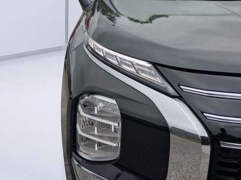 Used 2025 Mitsubishi Outlander ES FWD image 9