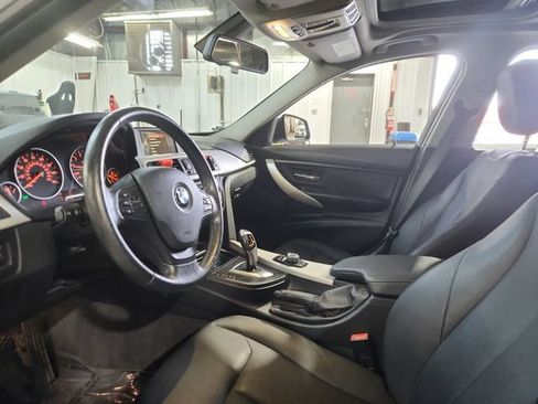 Used 2017 BMW 320i xDrive Sedan AWD/4WD image 9