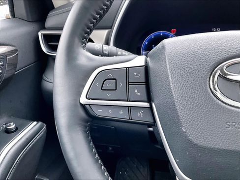 Used 2023 Toyota Highlander Limited image 24