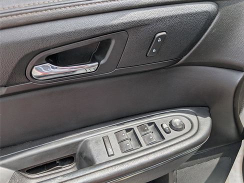 Used 2015 Chevrolet Traverse LT FWD image 11