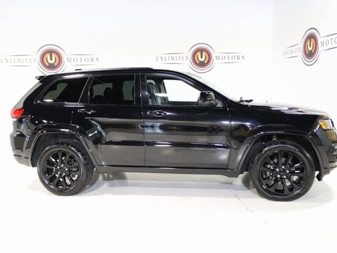 Used 2019 Jeep Grand Cherokee Altitude image 28