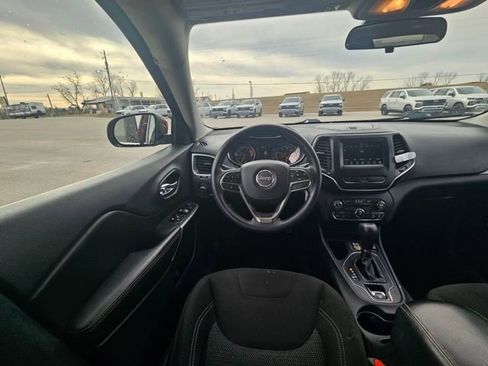 Used 2019 Jeep Cherokee Latitude w/ Popular Appearance Group image 13