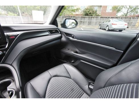Used 2024 Toyota Camry SE FWD image 11