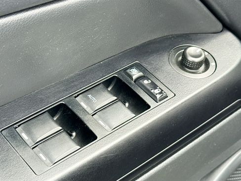 Used 2012 Jeep Compass Latitude FWD image 8