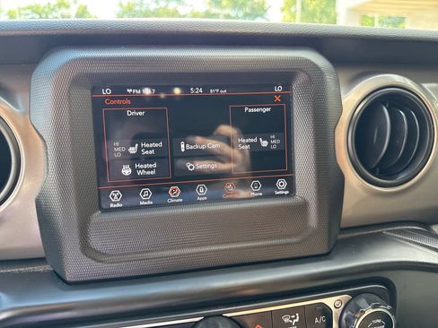 Used 2021 Jeep Wrangler Unlimited Sport AWD/4WD image 19