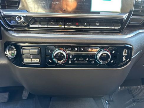 Used 2025 GMC Sierra 1500 Elevation image 34