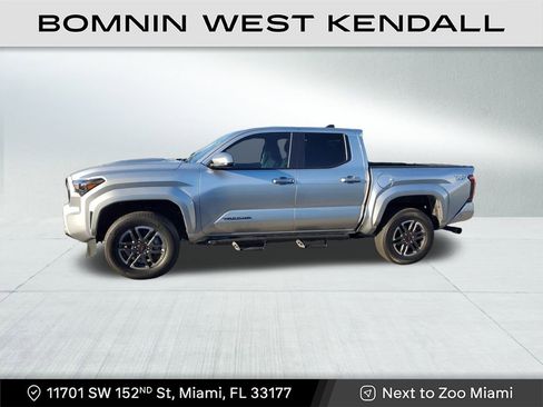 Used 2024 Toyota Tacoma Limited image 4