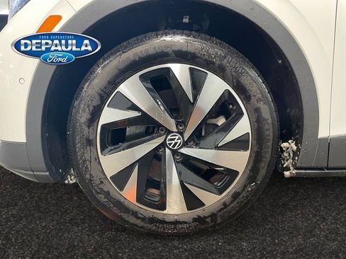 Used 2023 Volkswagen ID.4 Pro image 18