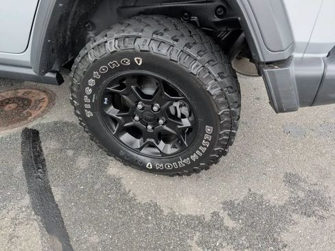 Used 2023 Jeep Wrangler Unlimited w/ Sun & Screen Package AWD/4WD image 24