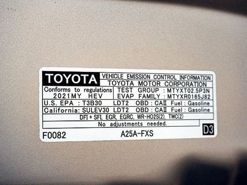Used 2021 Toyota RAV4 XLE AWD/4WD image 35