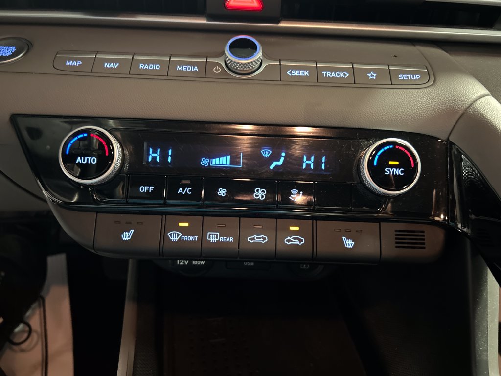 Used 2023 Hyundai Elantra SEL w/ Convenience Package FWD image 17