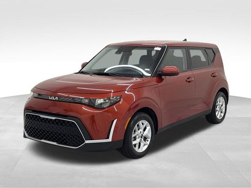 Used 2024 Kia Soul LX w/ Option Group 015 FWD image 3