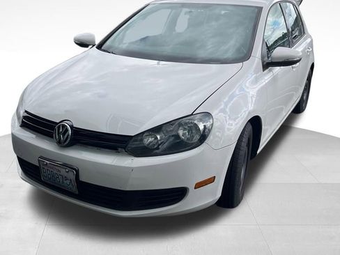 Used 2014 Volkswagen Golf 4-Door image 2