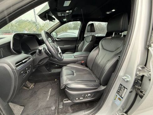 Used 2023 Hyundai Palisade Calligraphy image 13