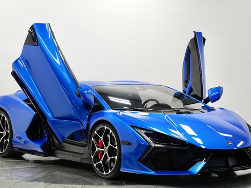 Used 2024 Lamborghini Revuelto image 3