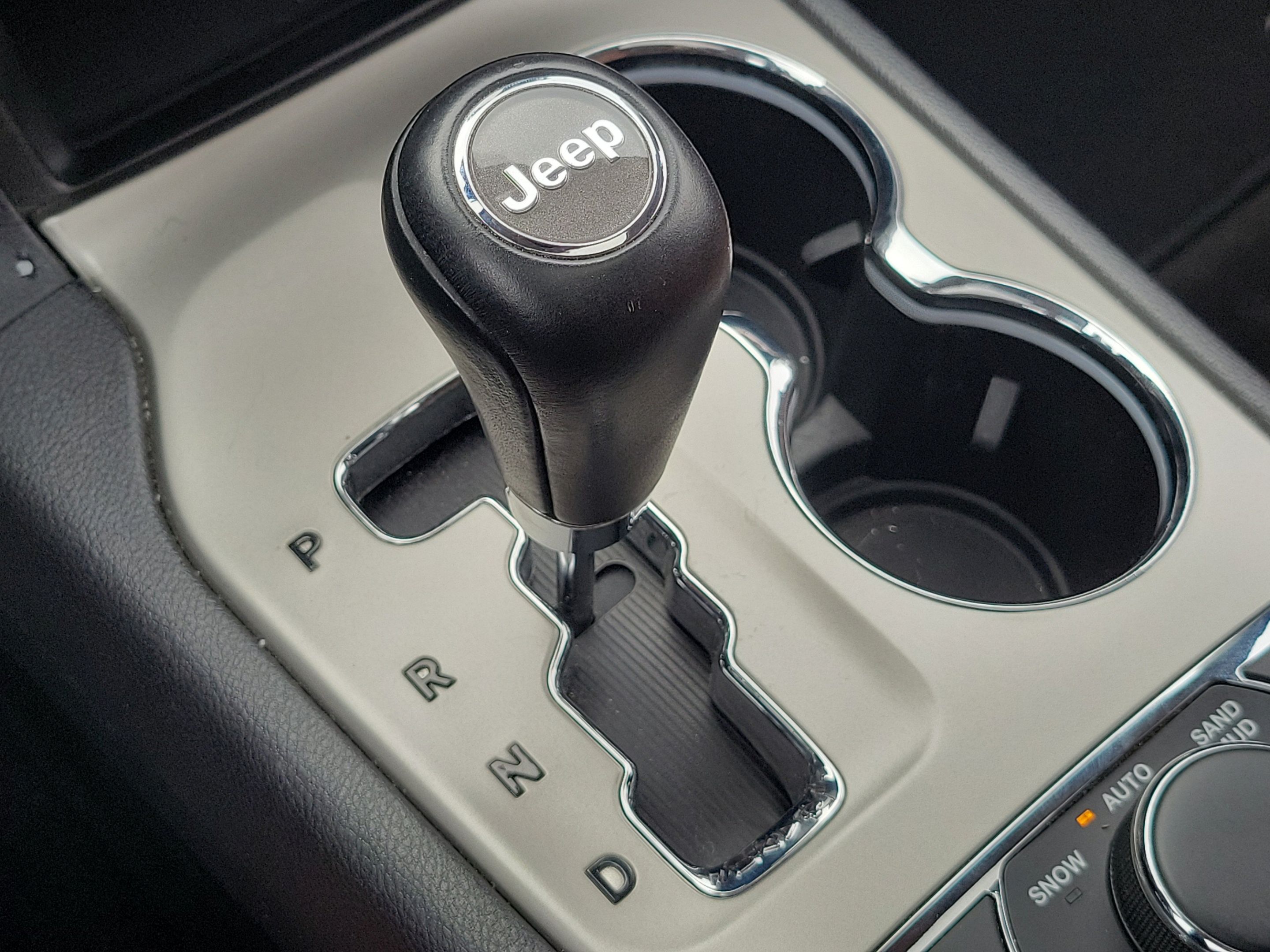 Used 2013 Jeep Grand Cherokee Overland AWD/4WD image 30