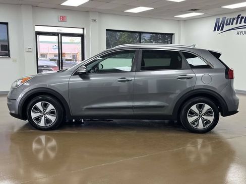 Used 2017 Kia Niro EX FWD image 8