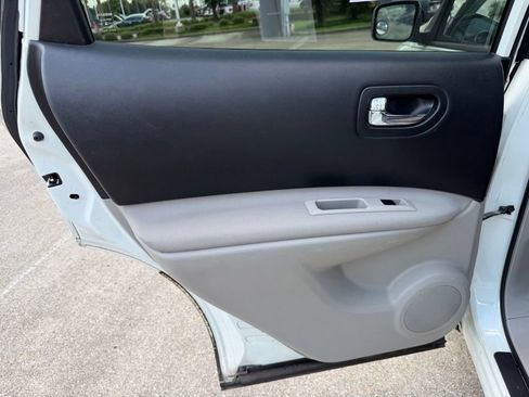 Used 2015 Nissan Rogue S w/ Convenience Package FWD image 9