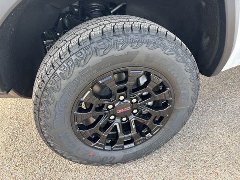 New 2026 GMC Canyon Elevation w/ Convenience Package RWD image 28