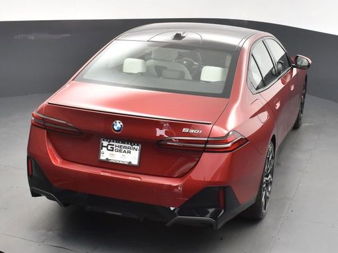 Certified 2025 BMW 530i w/ M Sport Package RWD image 33