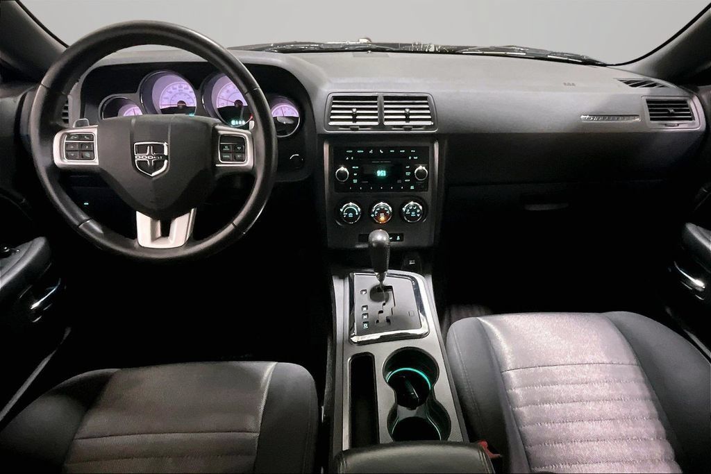 Used 2014 Dodge Challenger R/T RWD image 7