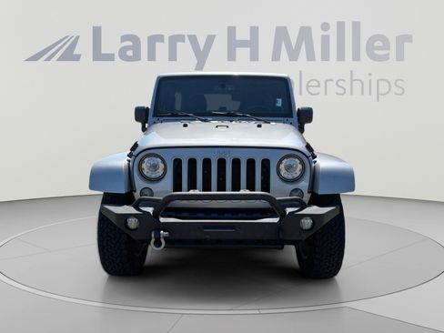 Used 2017 Jeep Wrangler Unlimited Sahara w/ Connectivity Group AWD/4WD image 9