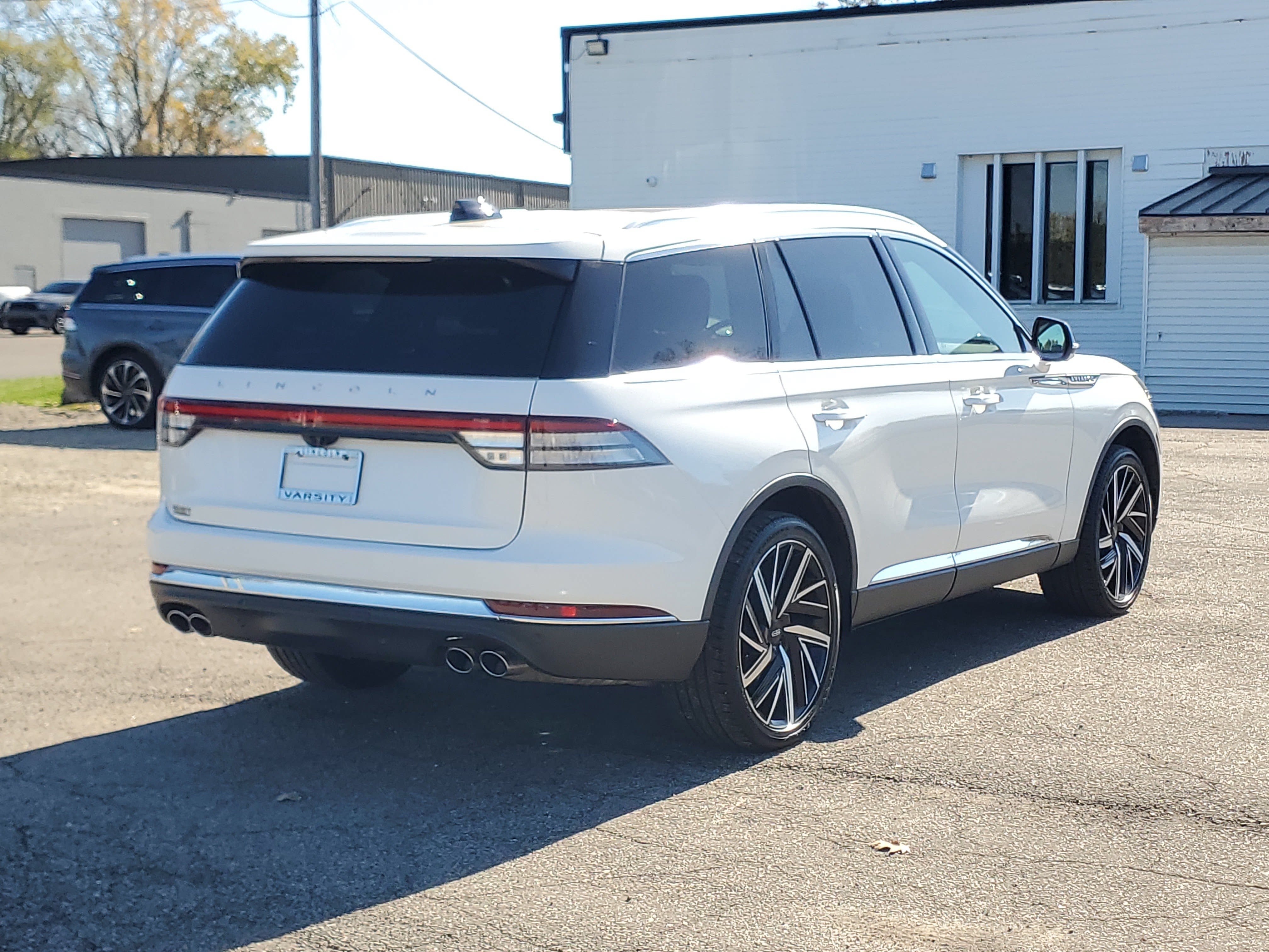 Used 2025 Lincoln Aviator Reserve w/ Equipment Group 201A AWD/4WD image 6