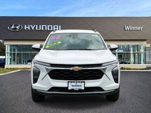 Used 2025 Chevrolet Trax LT w/ LT Convenience Package FWD image 7