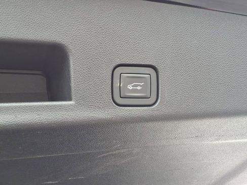 Used 2025 Buick Enclave Preferred AWD/4WD image 25