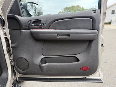 Used 2007 Chevrolet Avalanche LTZ w/ LTZ Preferred Equipment Group image 19