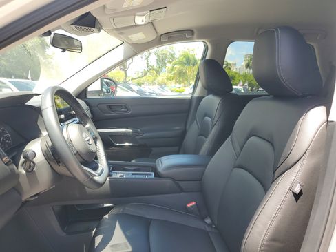 Certified 2024 Nissan Pathfinder SV image 9