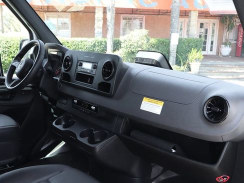 Used 2025 Mercedes-Benz Sprinter 2500 image 37