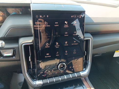 New 2026 GMC Yukon XL Denali w/ Denali Reserve Package image 10