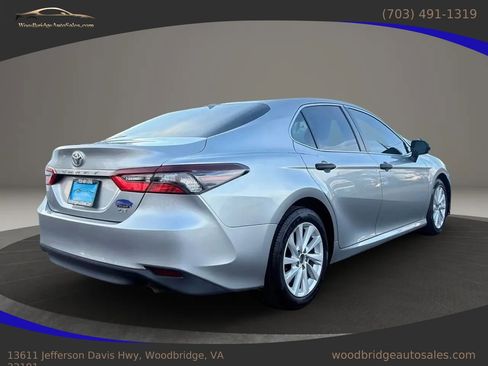 Used 2022 Toyota Camry LE image 5