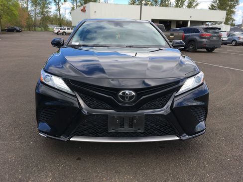 Used 2020 Toyota Camry XSE image 9