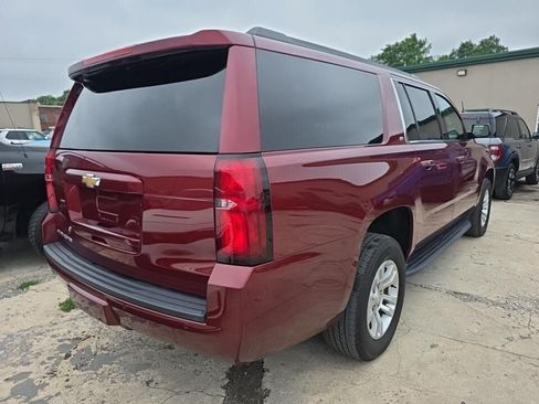 Used 2019 Chevrolet Suburban LT w/ Luxury Package AWD/4WD image 3