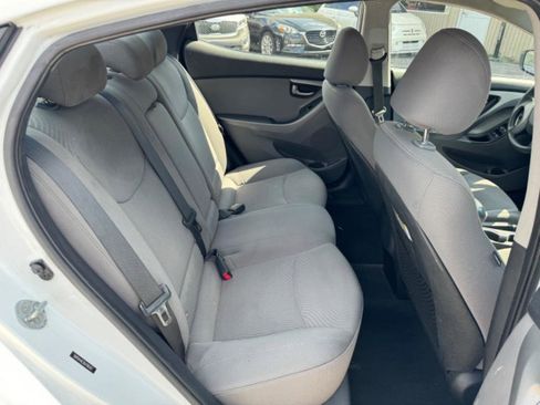 Used 2016 Hyundai Elantra SE image 12