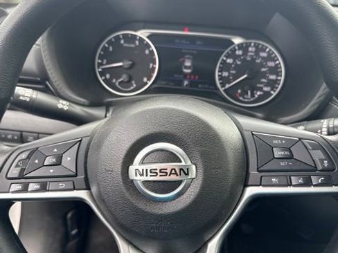 Used 2023 Nissan Sentra SV FWD image 2