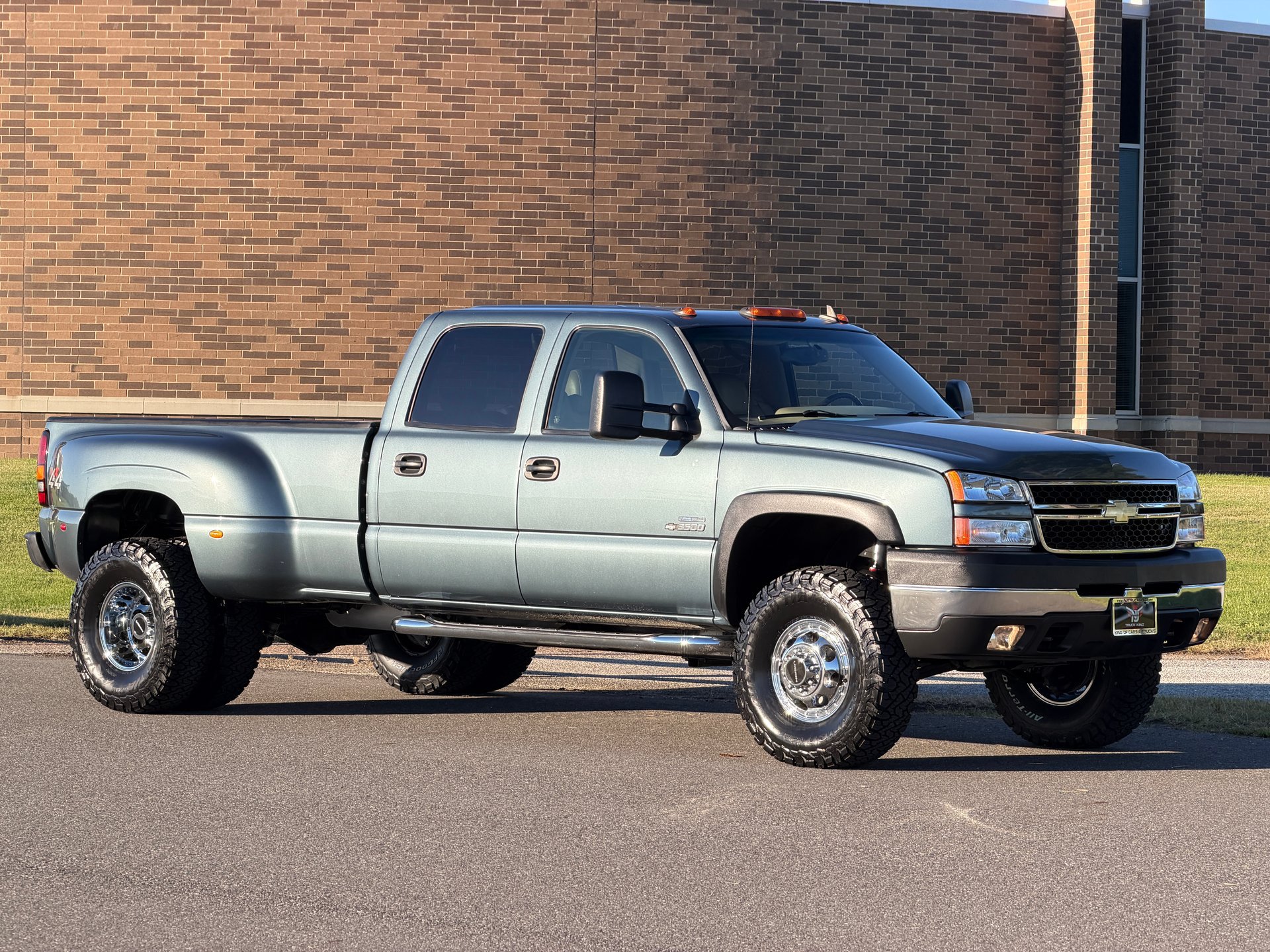 Used 2006 Chevrolet Silverado 3500 LT w/ Heavy-Duty Power Package AWD/4WD image 2