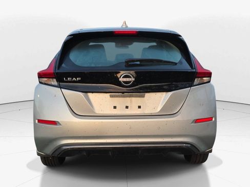 Used 2025 Nissan Leaf S FWD image 5