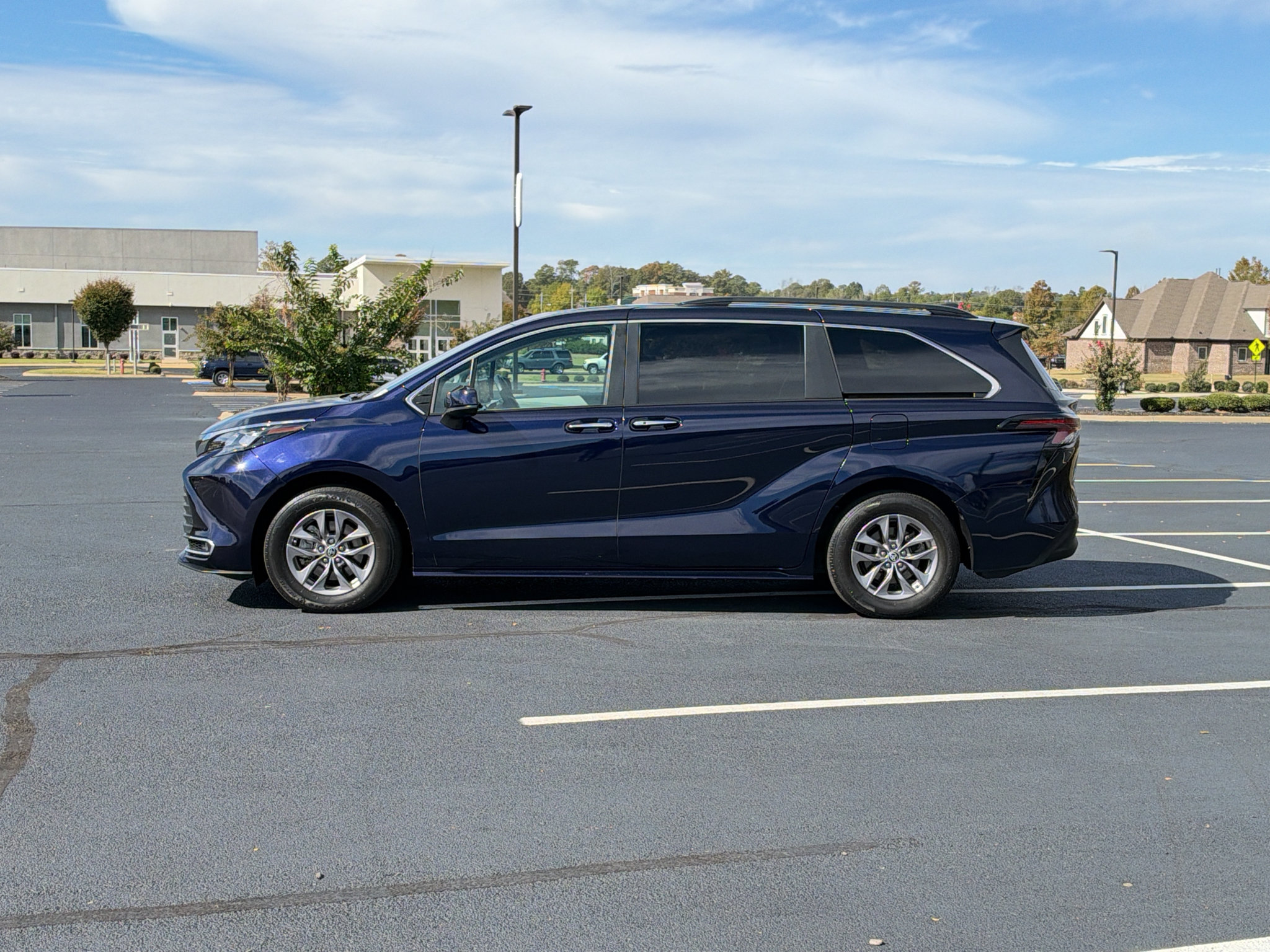 Used 2024 Toyota Sienna XLE w/ XLE Plus Package AWD/4WD image 9